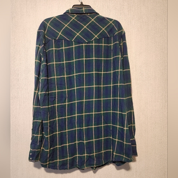 Wrangler pearl snap button up flannel Size 2X - Picture 3 of 3